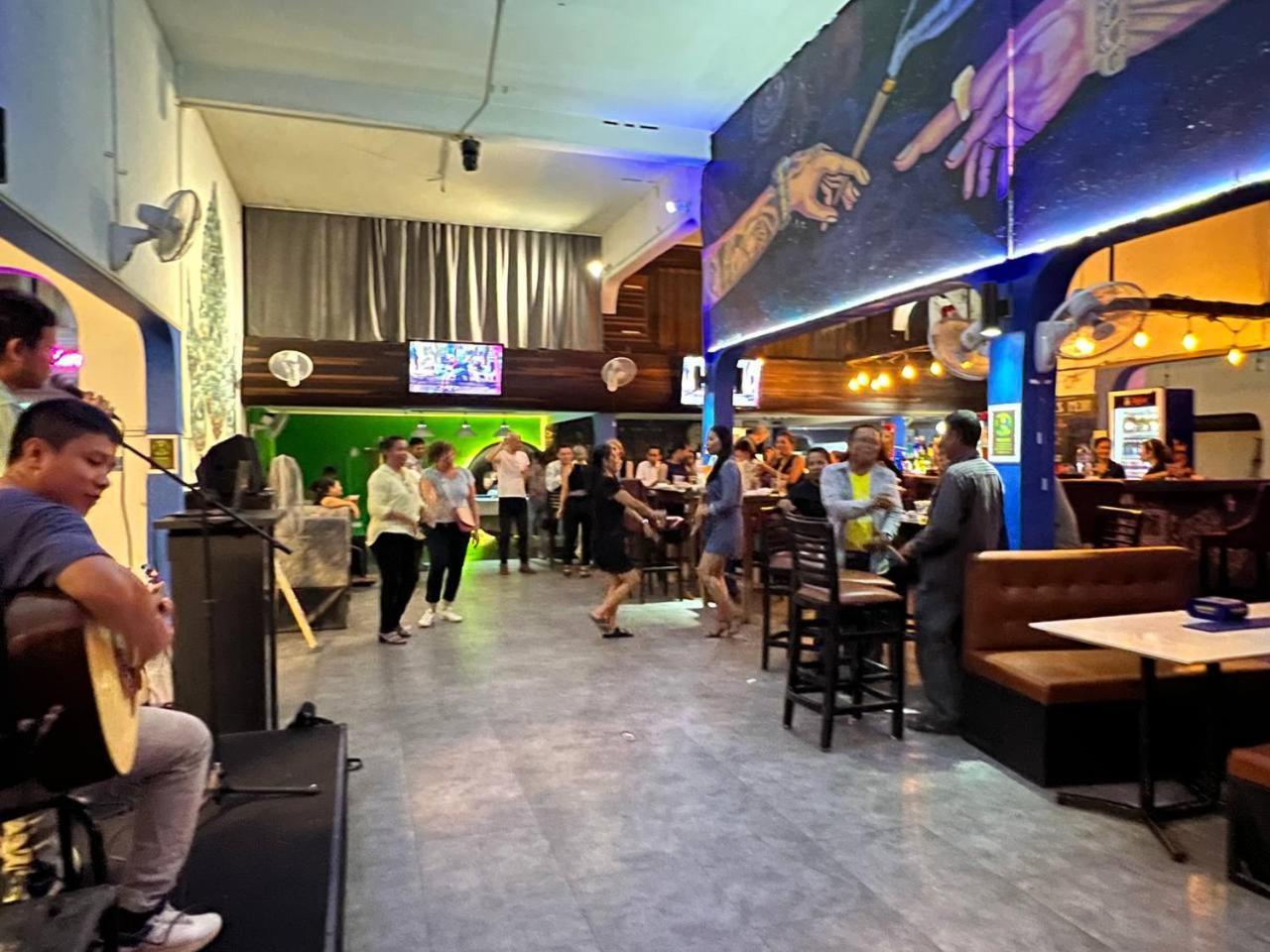 Eighty8 Backpackers Hostel Phnom Penh Exterior foto