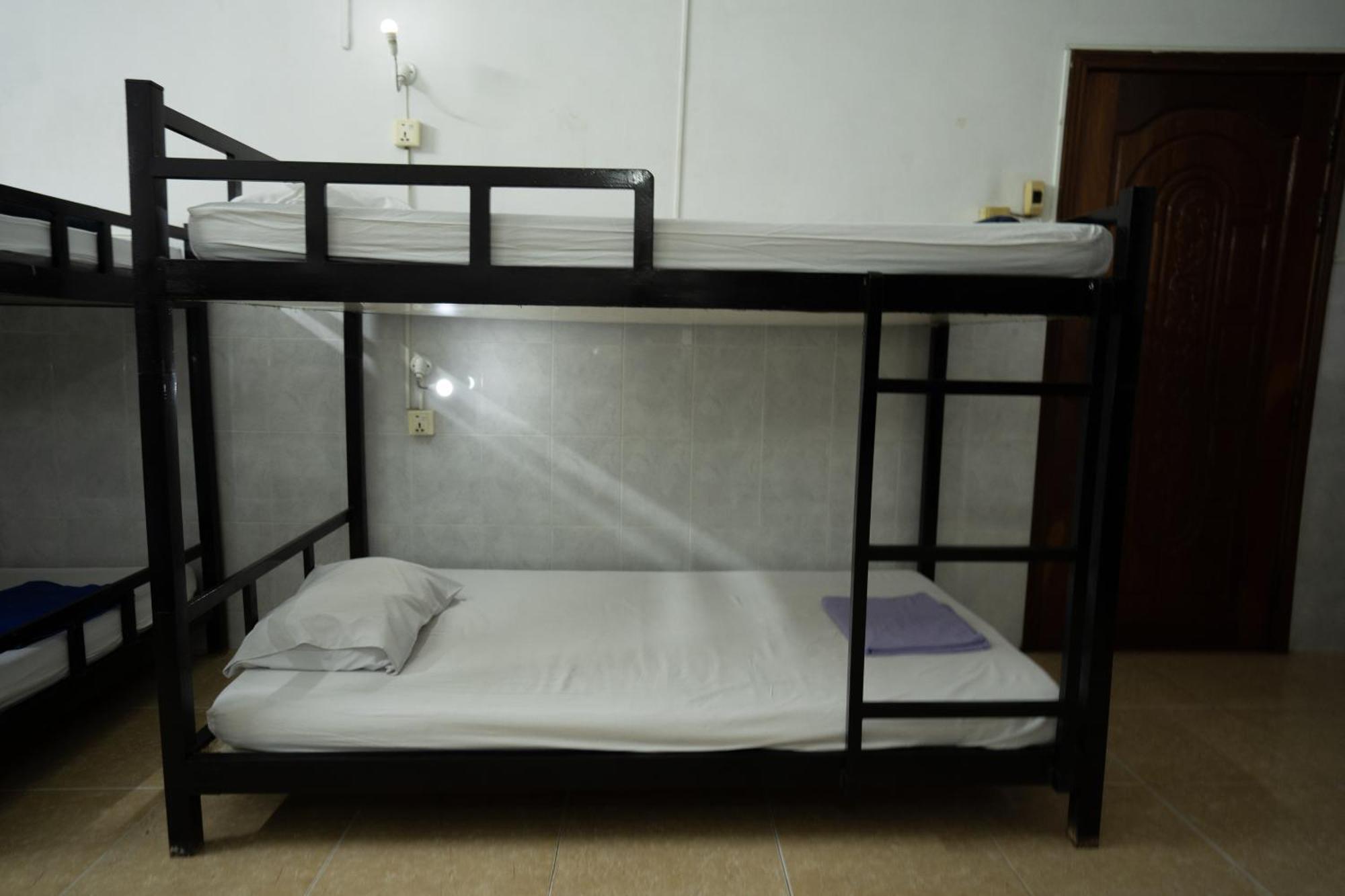 Eighty8 Backpackers Hostel Phnom Penh Exterior foto